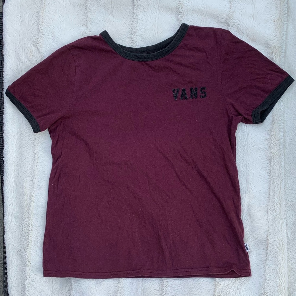 ✨3/25✨Burgundy Vans T-shirt